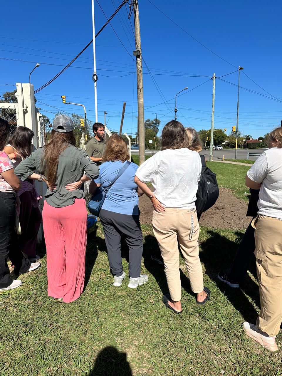 Grupo del taller reunido en el exterior de La Romería